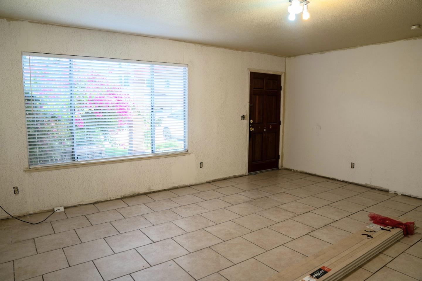 Detail Gallery Image 6 of 18 For 1333 Luna Ln, Stockton,  CA 95206 - 4 Beds | 2 Baths