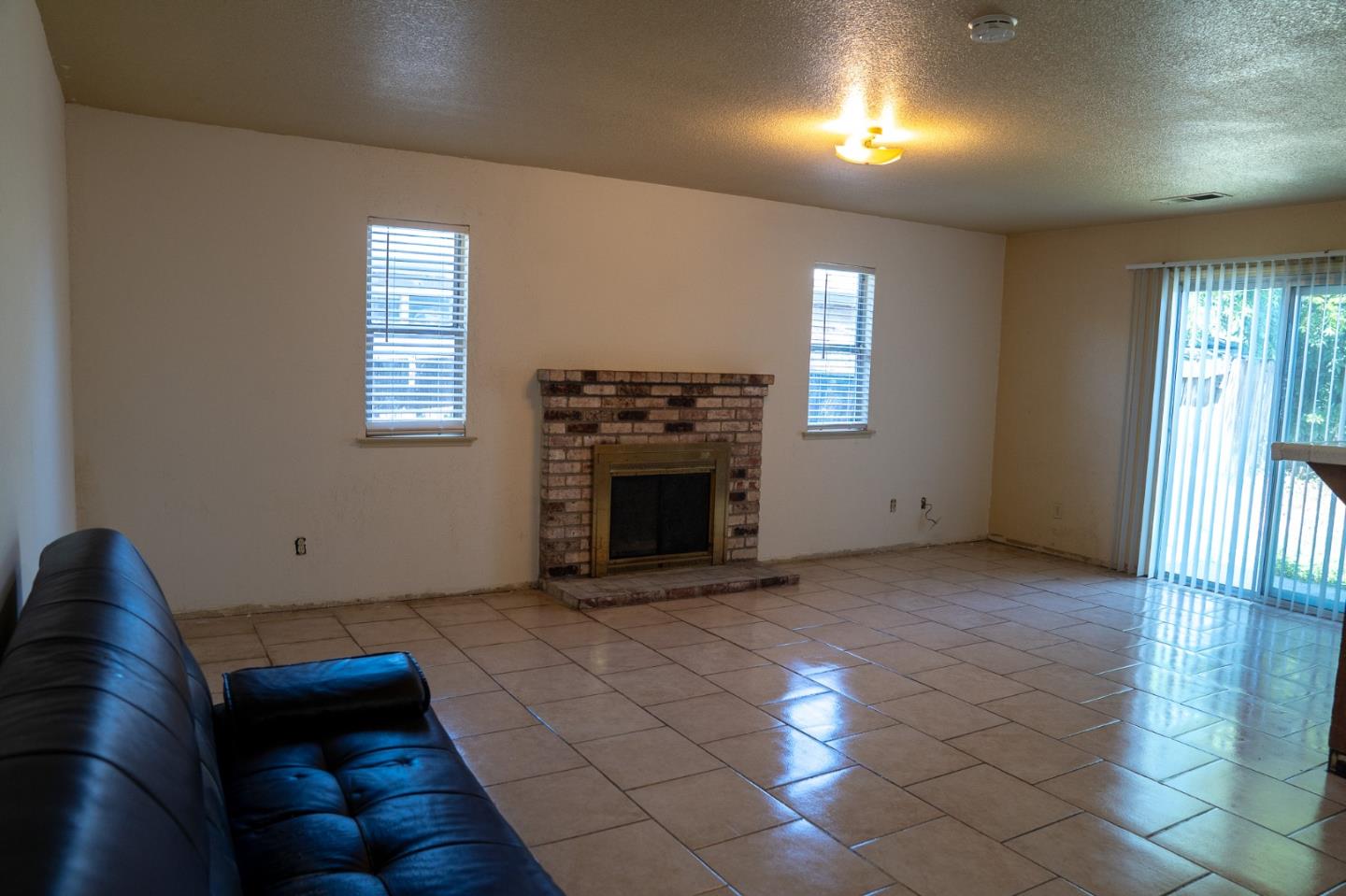 Detail Gallery Image 9 of 18 For 1333 Luna Ln, Stockton,  CA 95206 - 4 Beds | 2 Baths