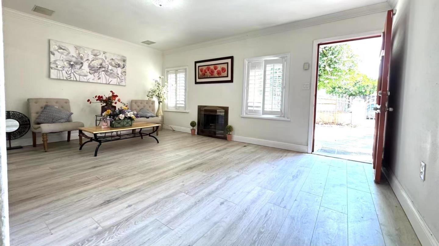Detail Gallery Image 2 of 14 For 315 Garden St, East Palo Alto,  CA 94303 - 3 Beds | 1/1 Baths