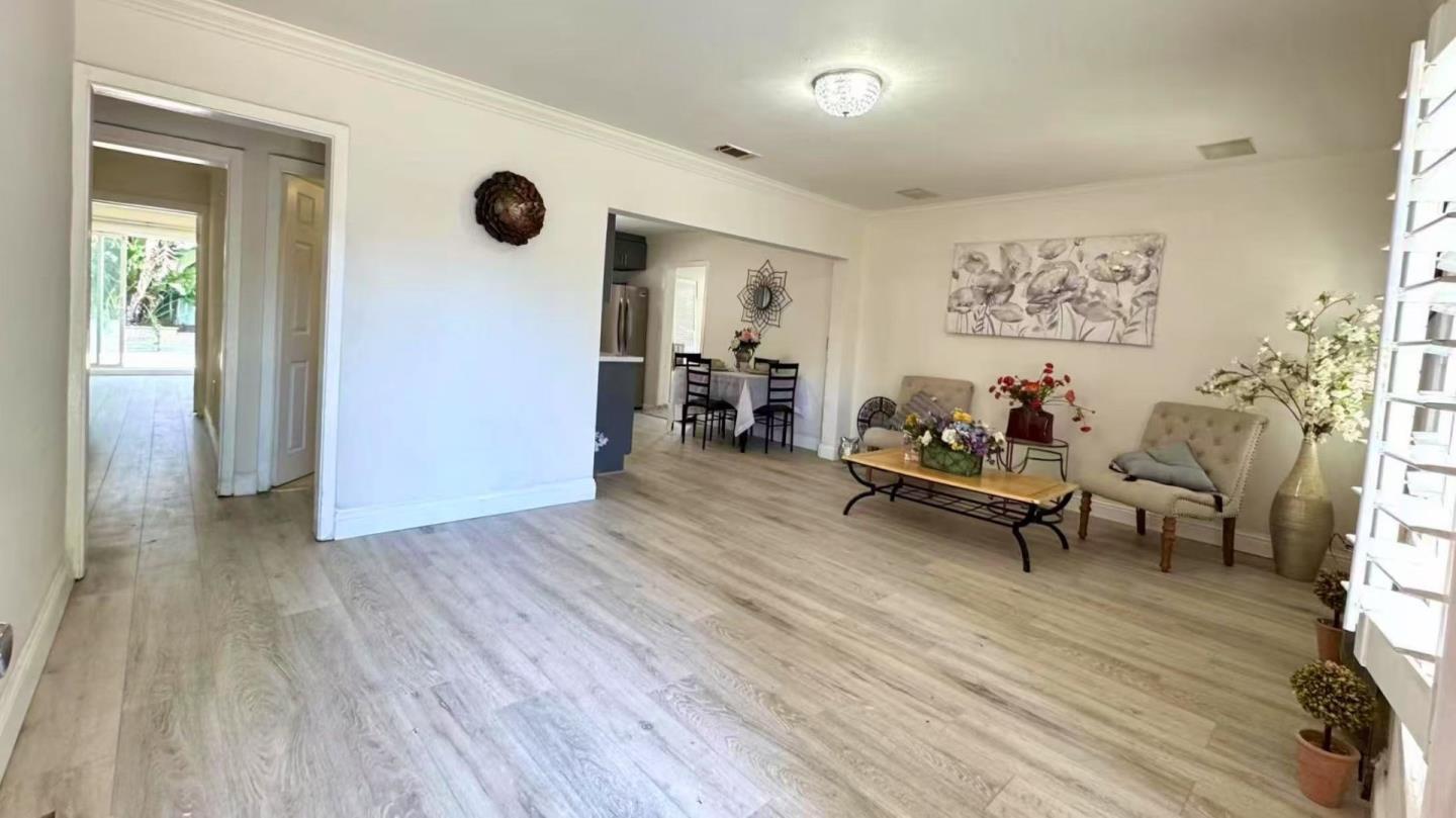 Detail Gallery Image 3 of 14 For 315 Garden St, East Palo Alto,  CA 94303 - 3 Beds | 1/1 Baths