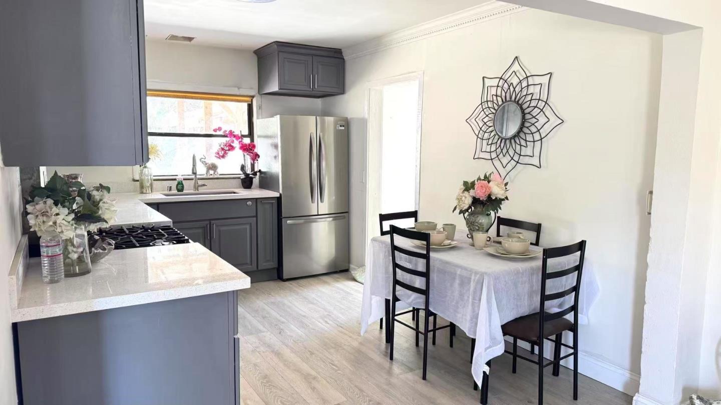 Detail Gallery Image 5 of 14 For 315 Garden St, East Palo Alto,  CA 94303 - 3 Beds | 1/1 Baths