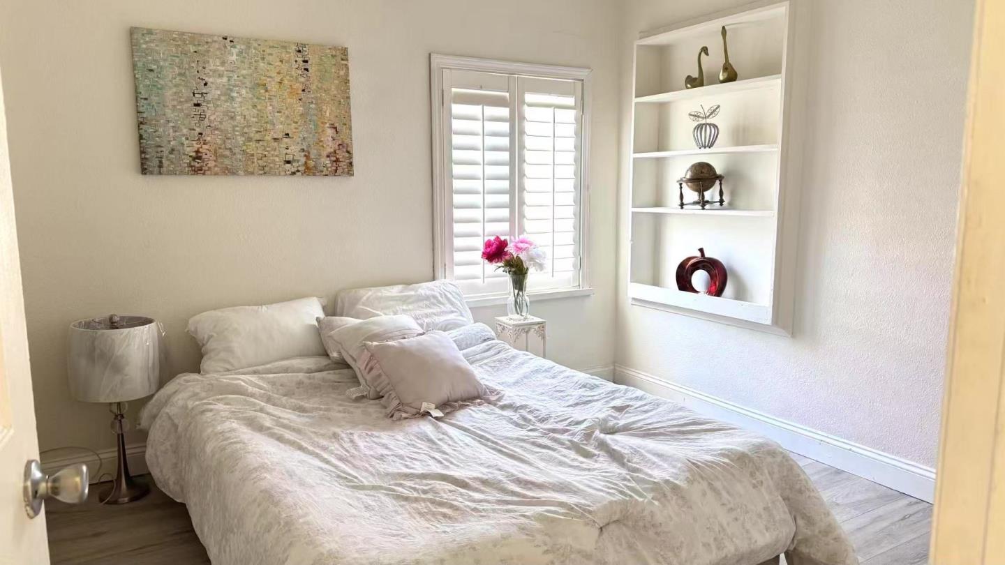 Detail Gallery Image 8 of 14 For 315 Garden St, East Palo Alto,  CA 94303 - 3 Beds | 1/1 Baths