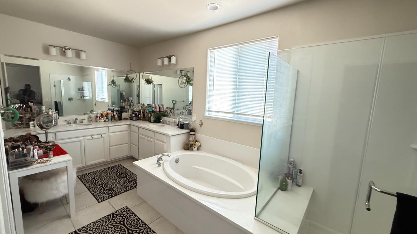 Detail Gallery Image 23 of 32 For 755 Alicante Dr, Hollister,  CA 95023 - 4 Beds | 3 Baths