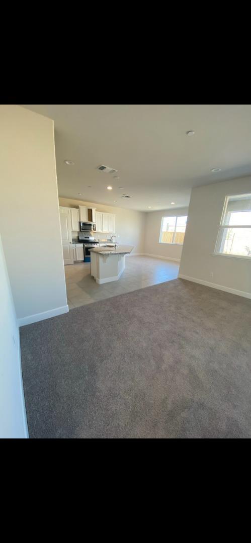Detail Gallery Image 3 of 32 For 755 Alicante Dr, Hollister,  CA 95023 - 4 Beds | 3 Baths