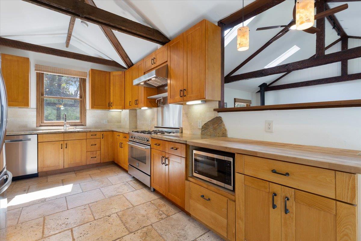 Detail Gallery Image 8 of 39 For 21565 Old Mine Rd, Los Gatos,  CA 95033 - 4 Beds | 2 Baths