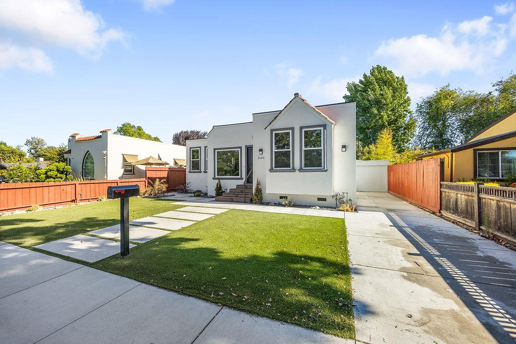 Detail Gallery Image 3 of 38 For 3040 Hoover St, Redwood City,  CA 94063 - 3 Beds | 2 Baths