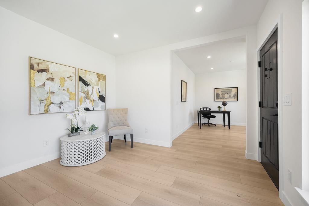 Detail Gallery Image 4 of 38 For 3040 Hoover St, Redwood City,  CA 94063 - 3 Beds | 2 Baths