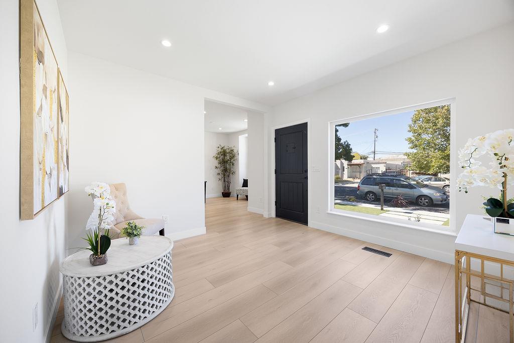 Detail Gallery Image 6 of 38 For 3040 Hoover St, Redwood City,  CA 94063 - 3 Beds | 2 Baths