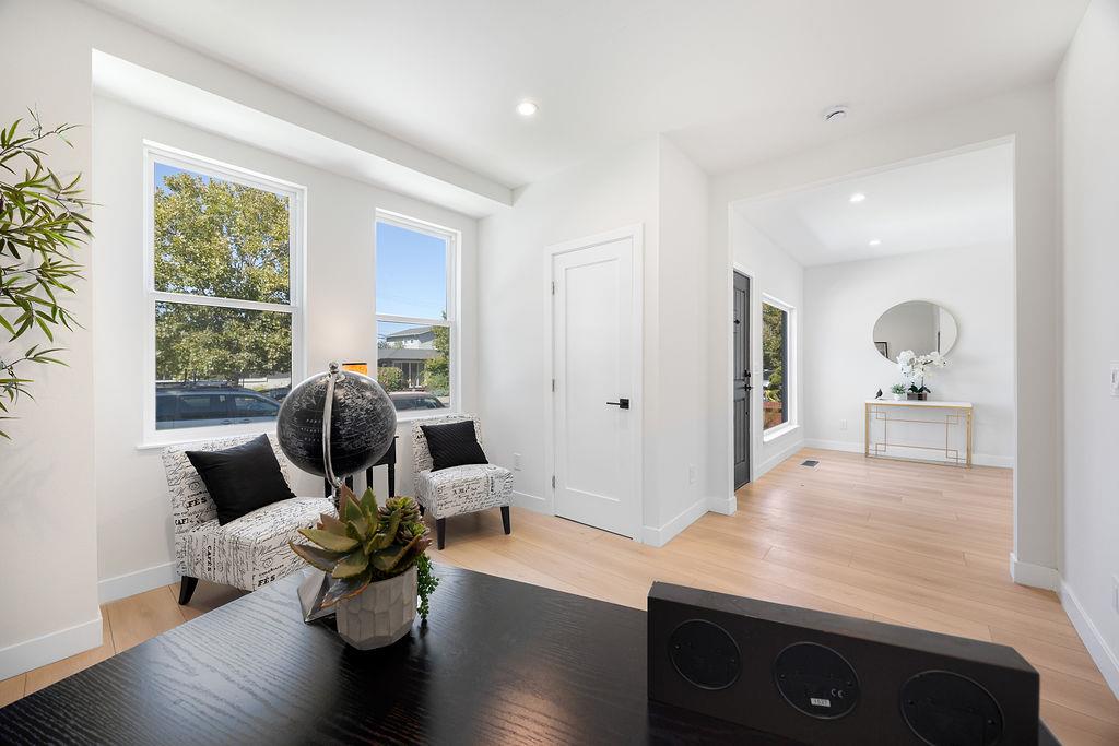 Detail Gallery Image 8 of 38 For 3040 Hoover St, Redwood City,  CA 94063 - 3 Beds | 2 Baths
