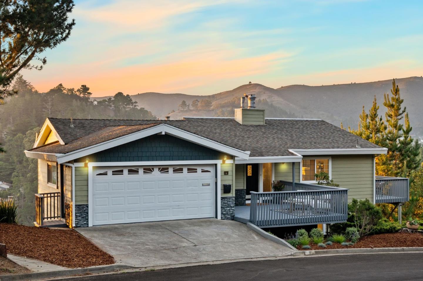 Detail Gallery Image 1 of 58 For 9 Humboldt Ct, Pacifica,  CA 94044 - 3 Beds | 2/1 Baths