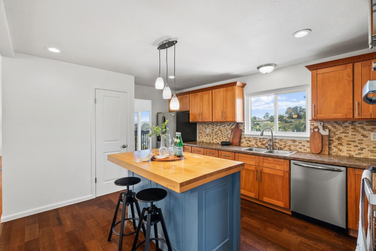 Detail Gallery Image 16 of 58 For 9 Humboldt Ct, Pacifica,  CA 94044 - 3 Beds | 2/1 Baths
