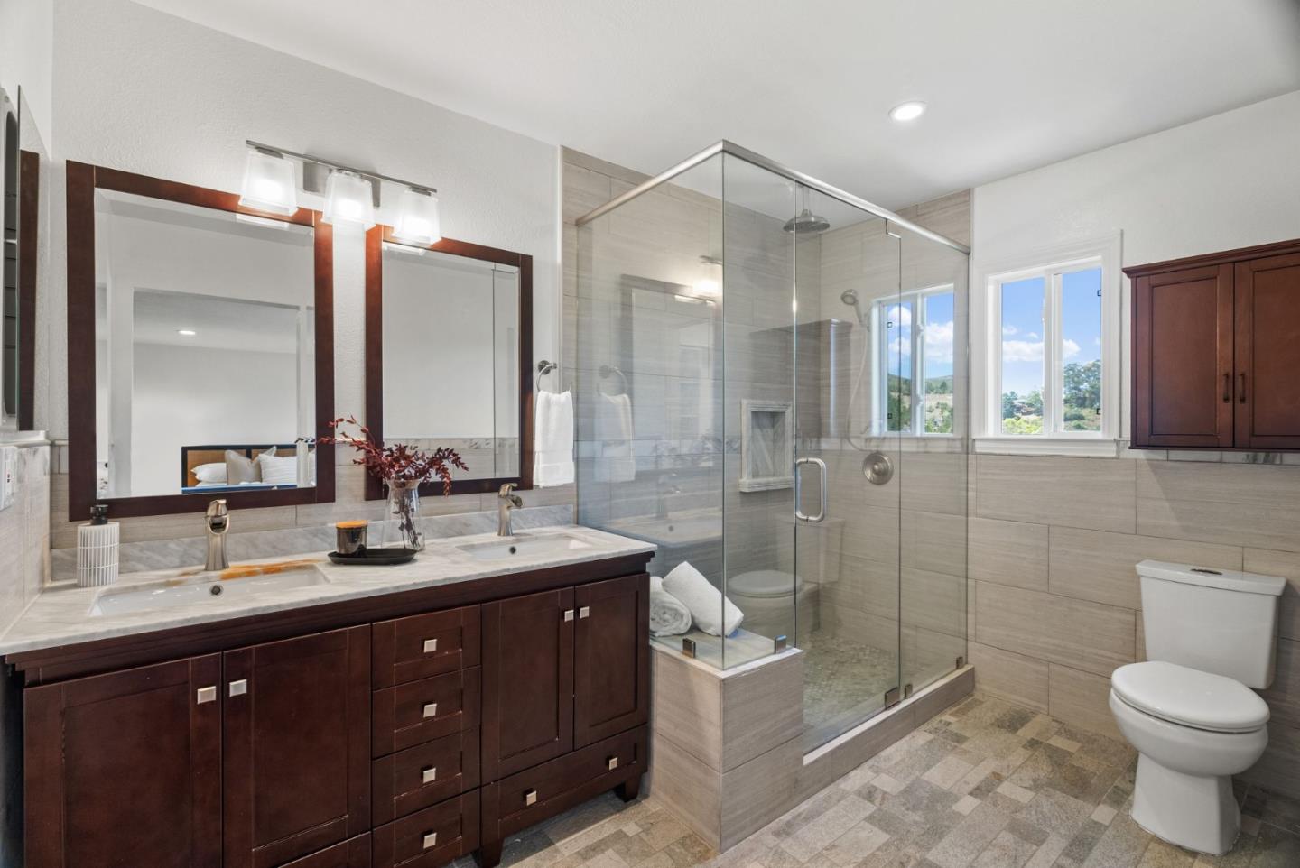 Detail Gallery Image 33 of 58 For 9 Humboldt Ct, Pacifica,  CA 94044 - 3 Beds | 2/1 Baths