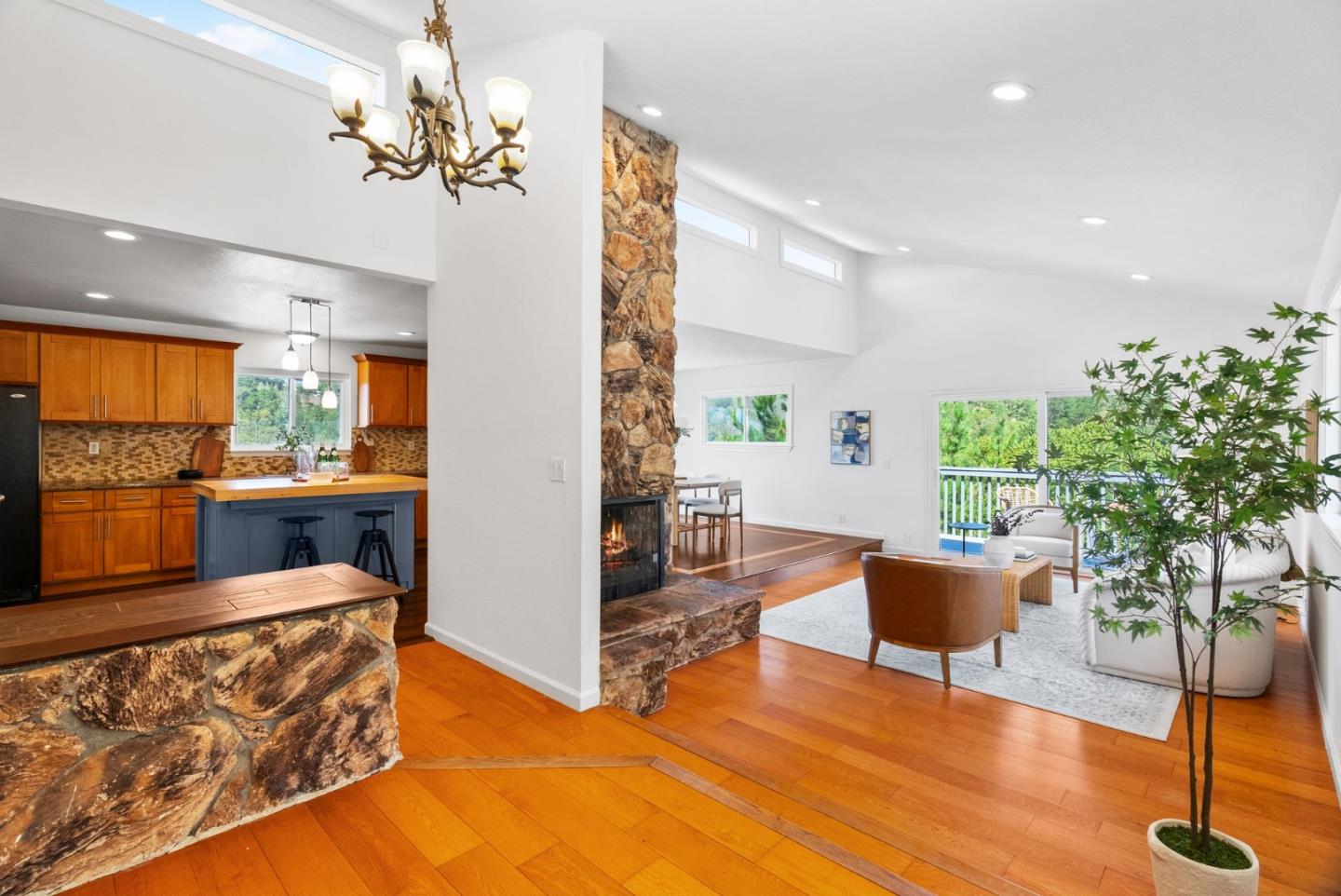 Detail Gallery Image 5 of 58 For 9 Humboldt Ct, Pacifica,  CA 94044 - 3 Beds | 2/1 Baths
