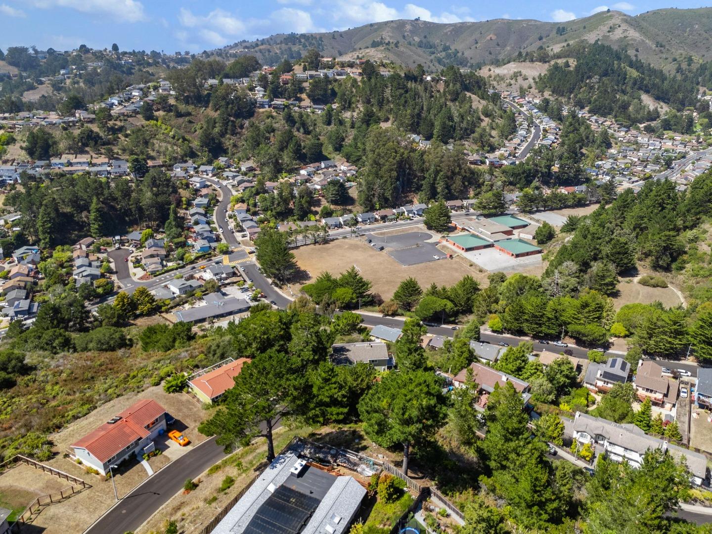 Detail Gallery Image 57 of 58 For 9 Humboldt Ct, Pacifica,  CA 94044 - 3 Beds | 2/1 Baths