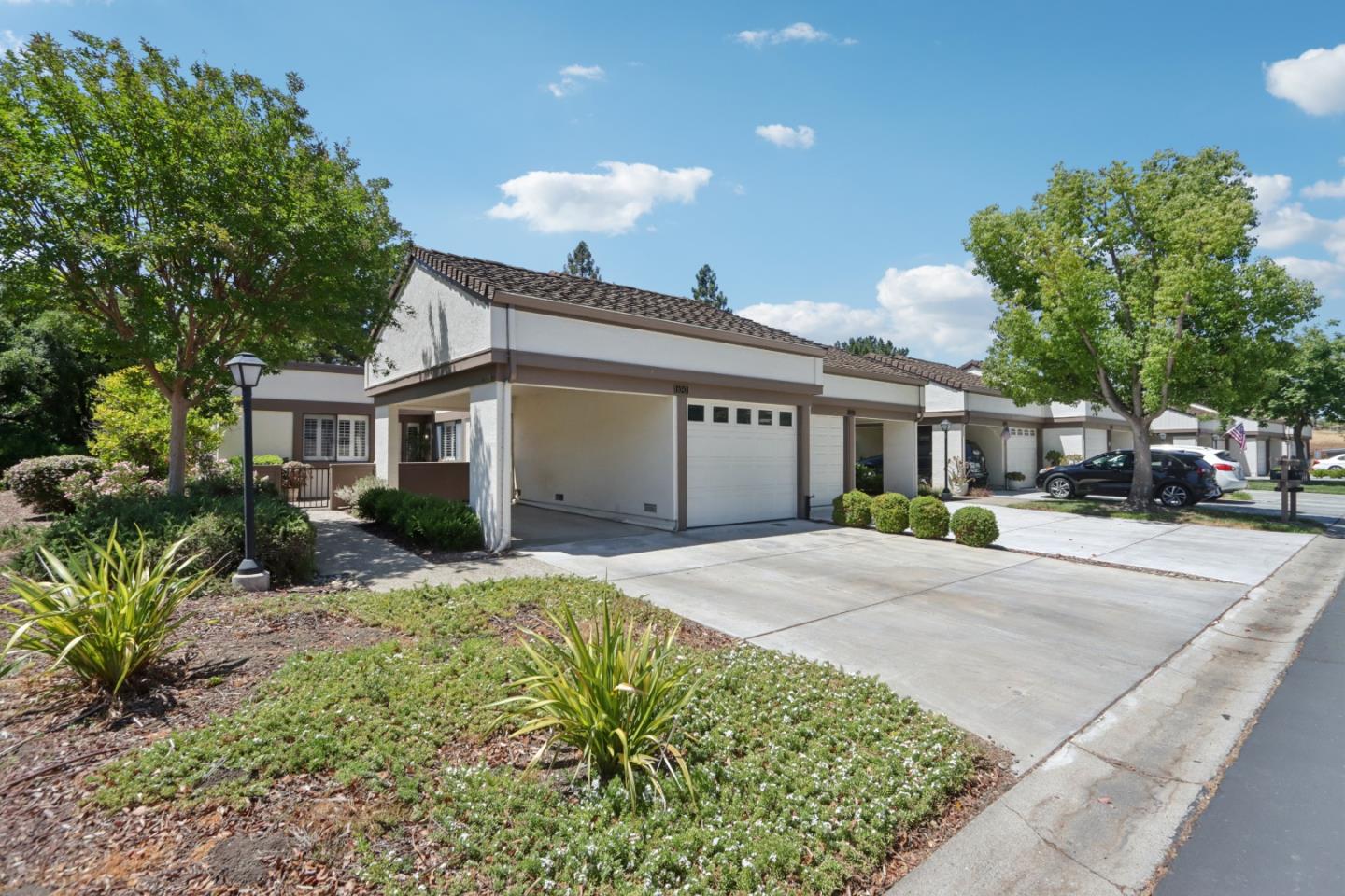 Detail Gallery Image 3 of 32 For 6343 Whaley Dr, San Jose,  CA 95135 - 2 Beds | 2 Baths