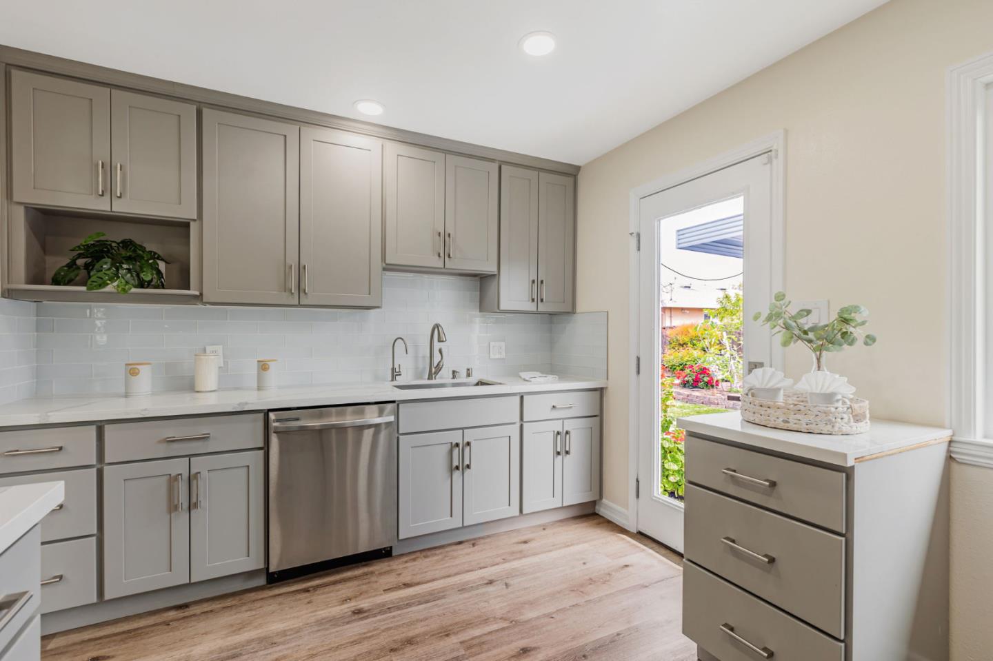 Detail Gallery Image 13 of 41 For 2806 Ruth Ct, Santa Clara,  CA 95051 - 3 Beds | 2 Baths