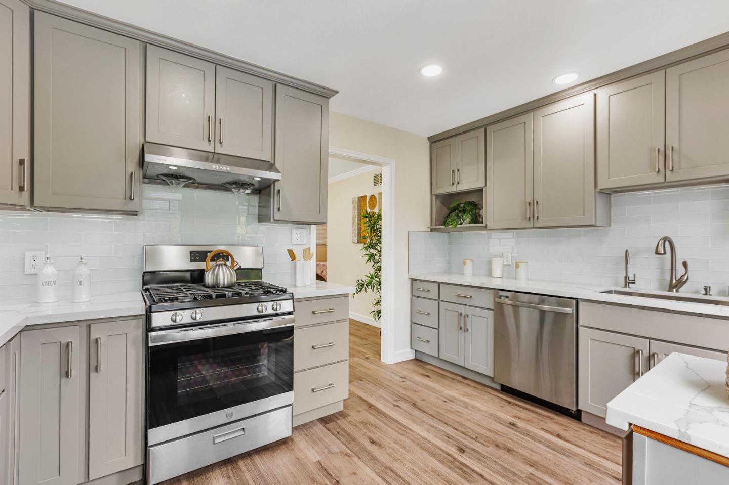 Detail Gallery Image 14 of 41 For 2806 Ruth Ct, Santa Clara,  CA 95051 - 3 Beds | 2 Baths