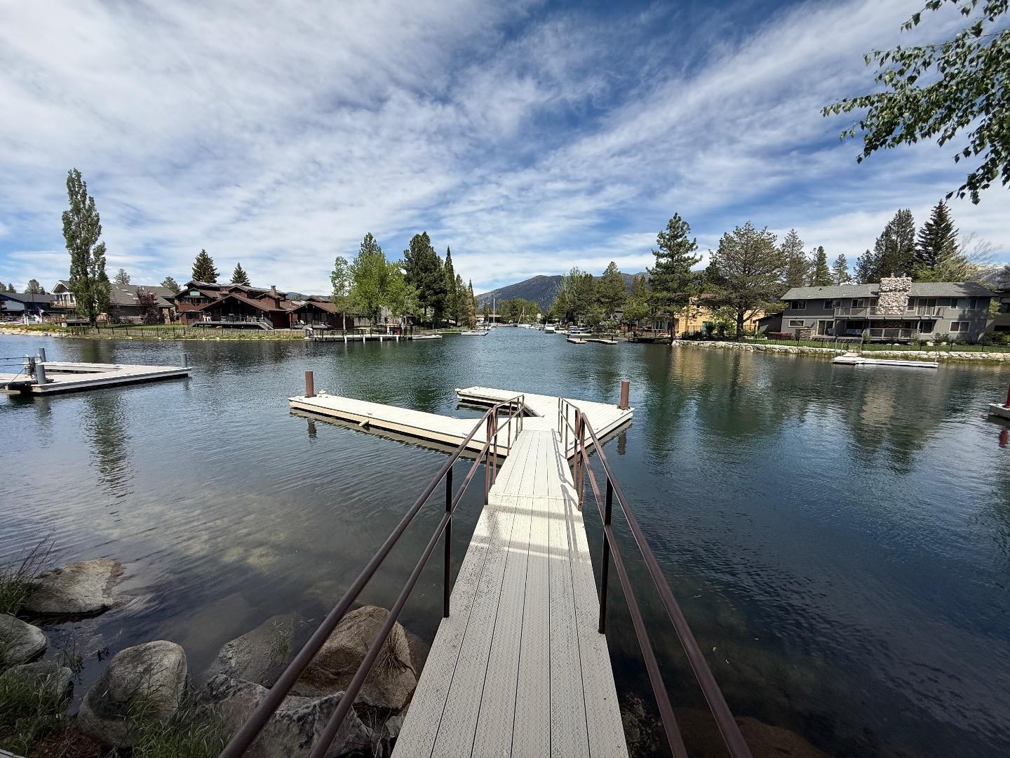 Detail Gallery Image 1 of 34 For 569 Lucerne Way, South Lake Tahoe,  CA 96150 - 4 Beds | 3 Baths