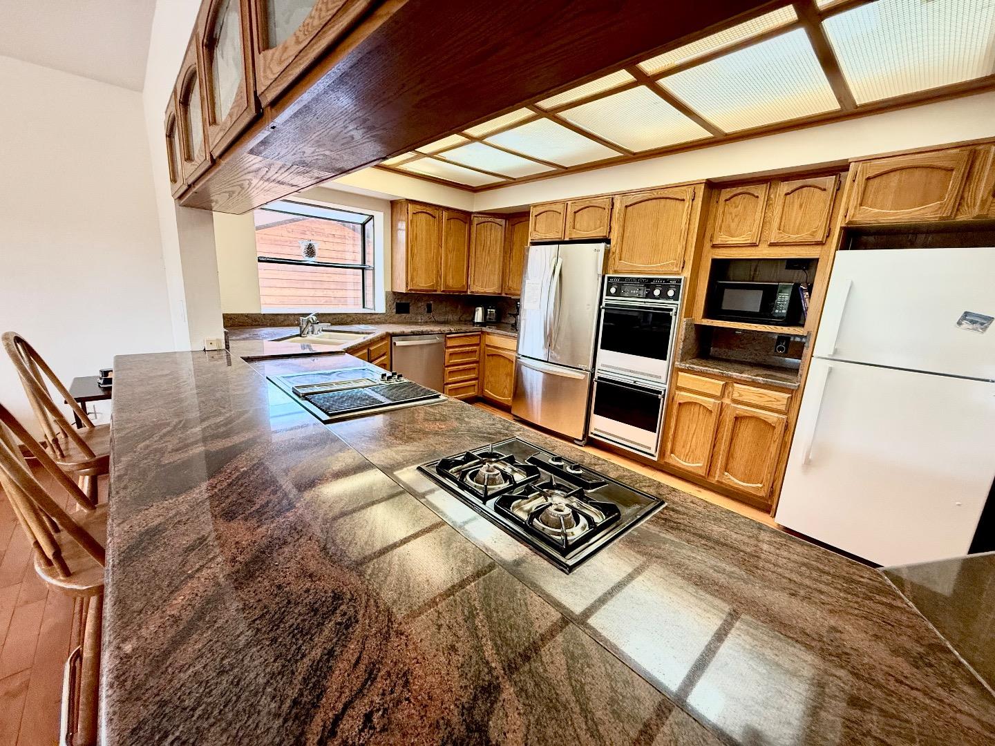 Detail Gallery Image 16 of 34 For 569 Lucerne Way, South Lake Tahoe,  CA 96150 - 4 Beds | 3 Baths