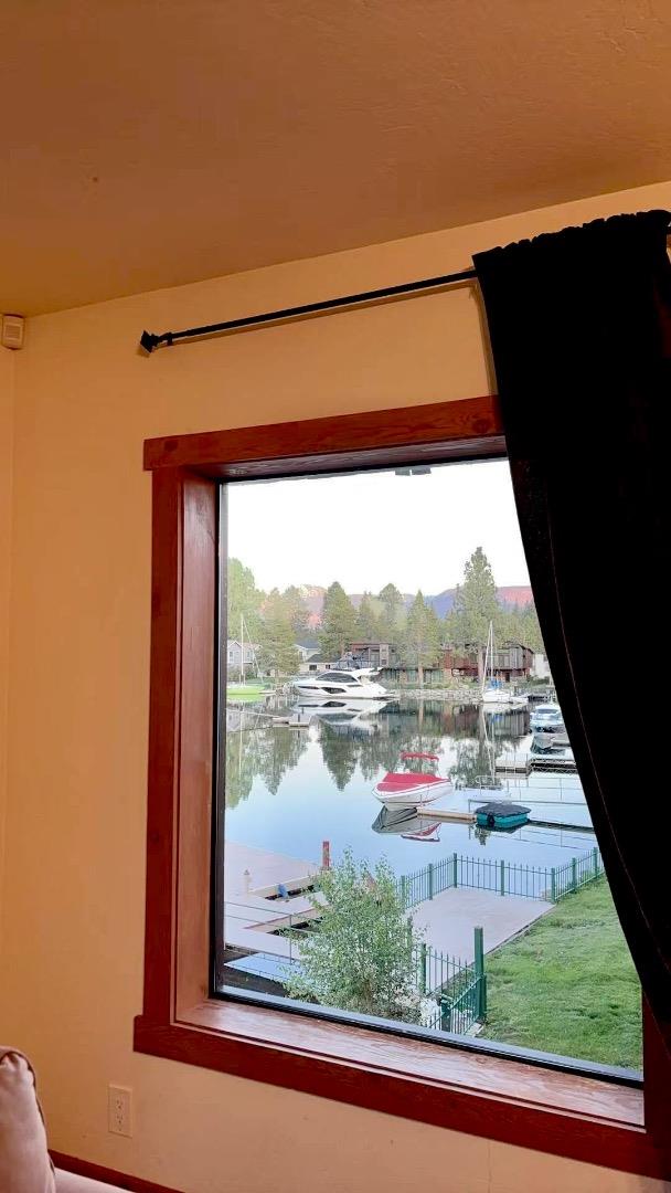 Detail Gallery Image 17 of 34 For 569 Lucerne Way, South Lake Tahoe,  CA 96150 - 4 Beds | 3 Baths