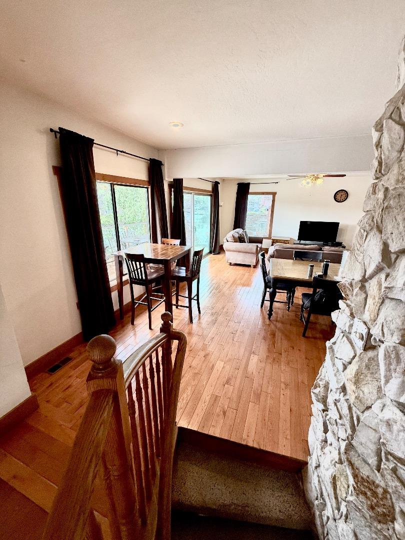Detail Gallery Image 18 of 34 For 569 Lucerne Way, South Lake Tahoe,  CA 96150 - 4 Beds | 3 Baths
