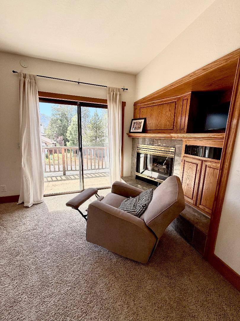 Detail Gallery Image 19 of 34 For 569 Lucerne Way, South Lake Tahoe,  CA 96150 - 4 Beds | 3 Baths