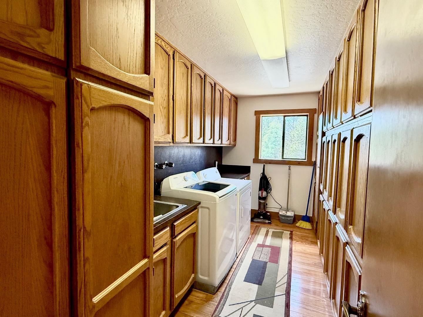 Detail Gallery Image 21 of 34 For 569 Lucerne Way, South Lake Tahoe,  CA 96150 - 4 Beds | 3 Baths