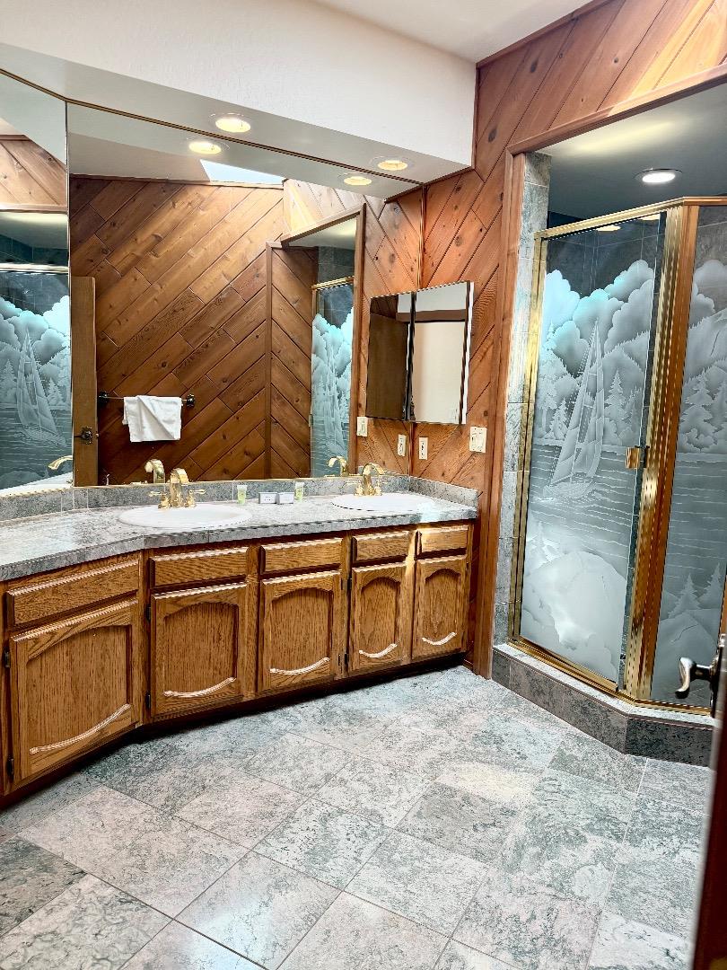 Detail Gallery Image 24 of 34 For 569 Lucerne Way, South Lake Tahoe,  CA 96150 - 4 Beds | 3 Baths