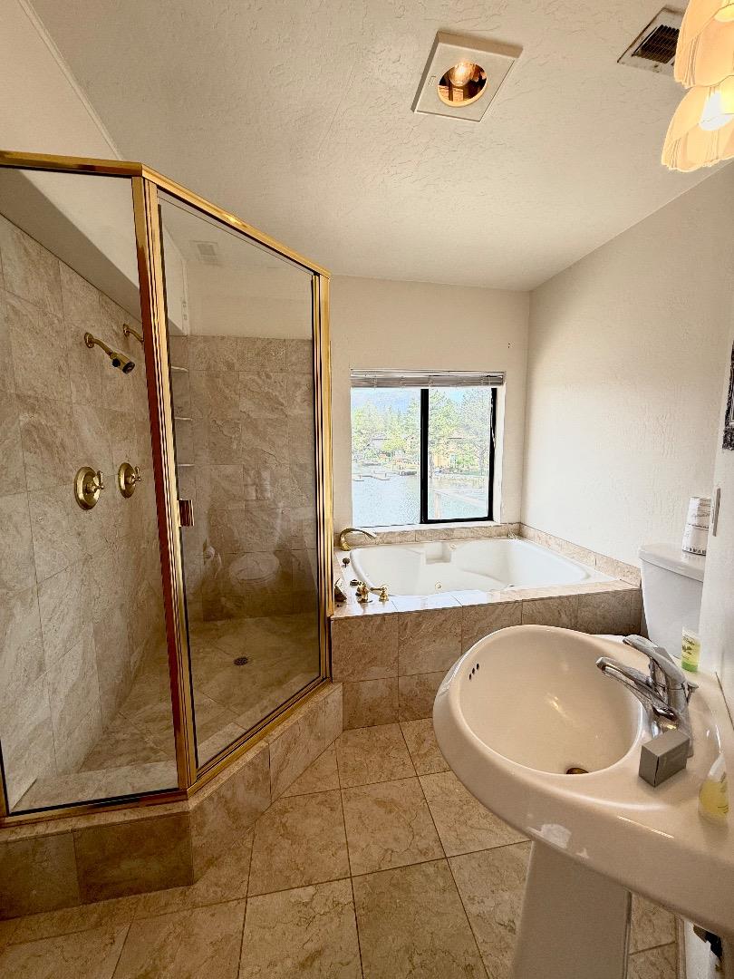 Detail Gallery Image 27 of 34 For 569 Lucerne Way, South Lake Tahoe,  CA 96150 - 4 Beds | 3 Baths
