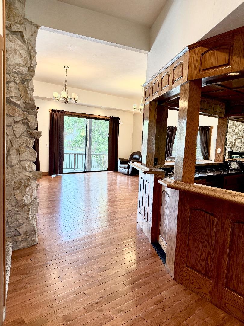 Detail Gallery Image 6 of 34 For 569 Lucerne Way, South Lake Tahoe,  CA 96150 - 4 Beds | 3 Baths