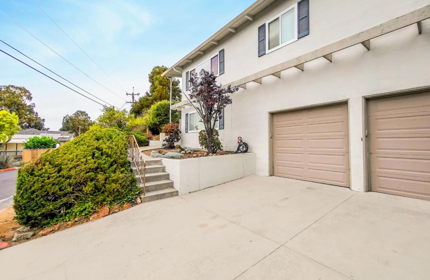 Detail Gallery Image 2 of 18 For 1068 Central Blvd, Hayward,  CA 94542 - 3 Beds | 2 Baths
