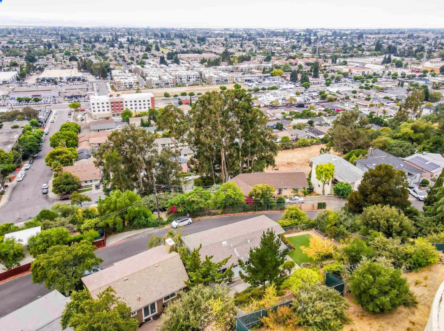Detail Gallery Image 3 of 18 For 1068 Central Blvd, Hayward,  CA 94542 - 3 Beds | 2 Baths