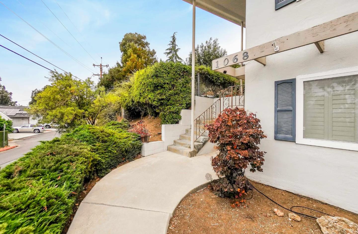 Detail Gallery Image 8 of 18 For 1068 Central Blvd, Hayward,  CA 94542 - 3 Beds | 2 Baths