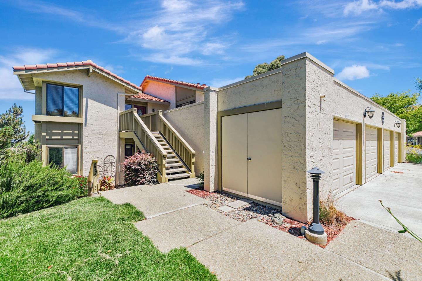 Detail Gallery Image 4 of 49 For 8377 Riesling Way, San Jose,  CA 95135 - 2 Beds | 2 Baths