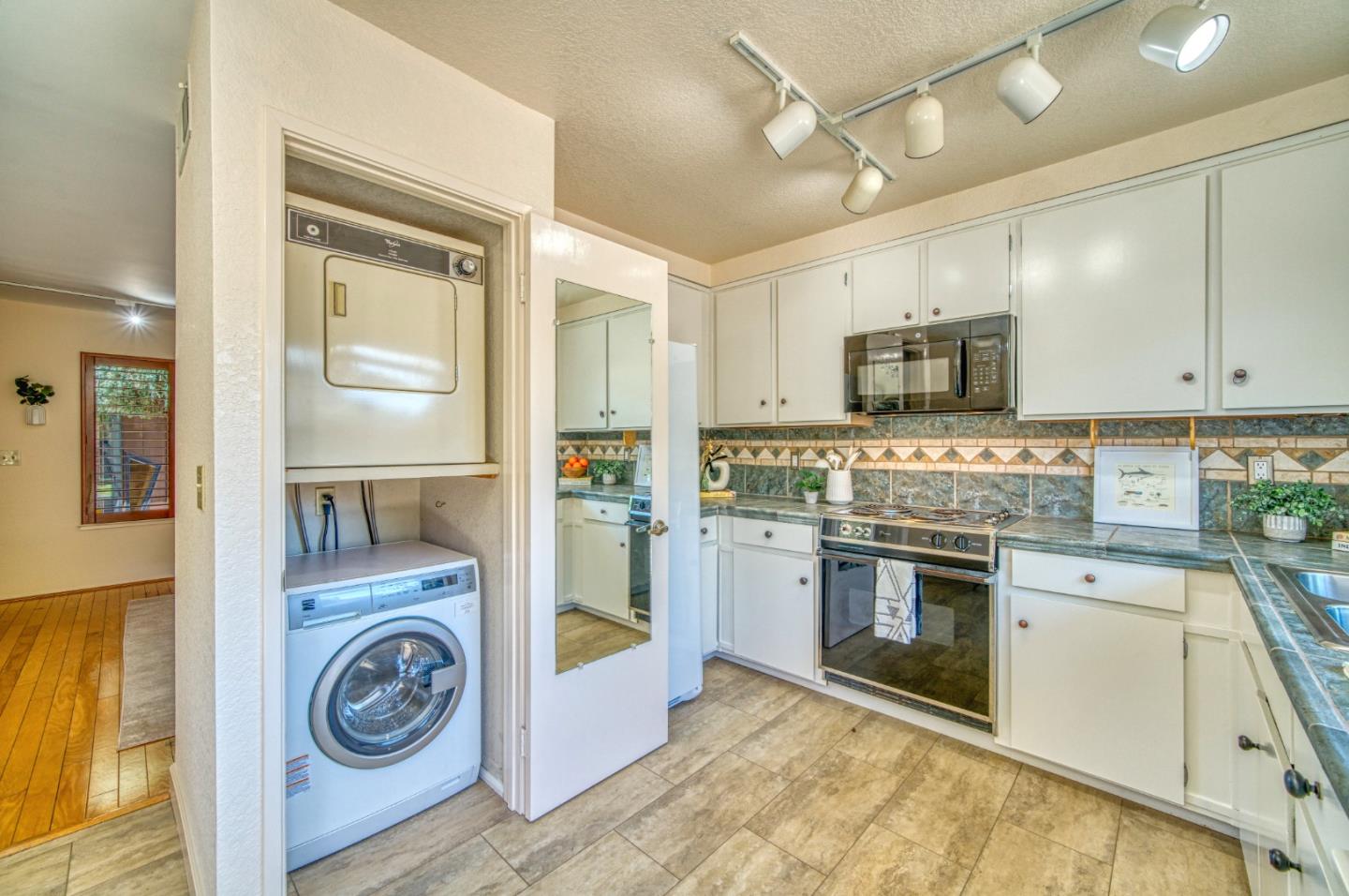 Detail Gallery Image 11 of 33 For 294 Barkentine Ct, Aptos,  CA 95003 - 2 Beds | 1 Baths