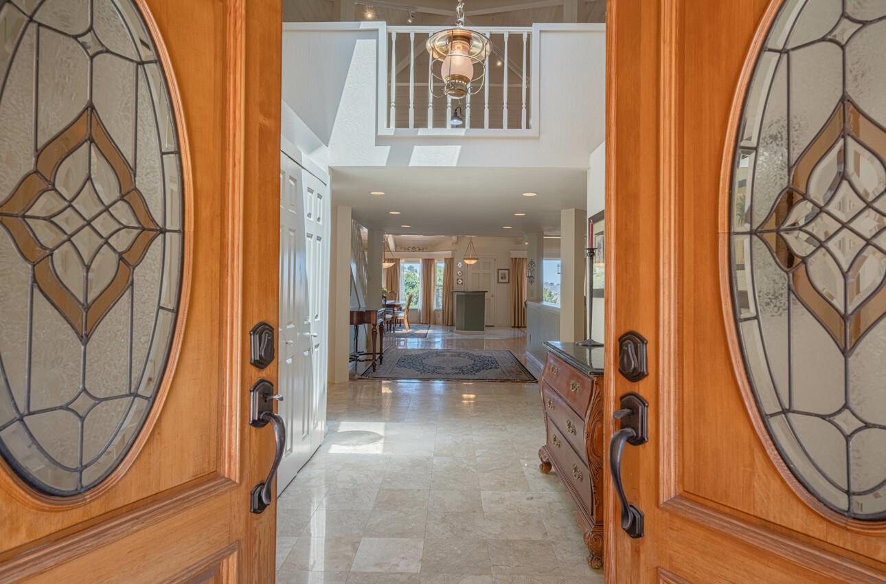 Detail Gallery Image 14 of 81 For 15847 Pleasant Valley Ln, Salinas,  CA 93908 - 4 Beds | 3 Baths