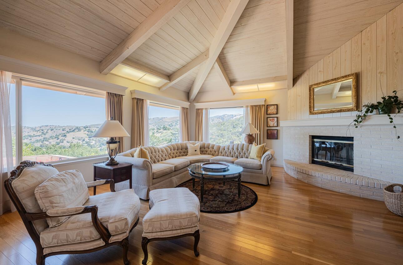 Detail Gallery Image 16 of 81 For 15847 Pleasant Valley Ln, Salinas,  CA 93908 - 4 Beds | 3 Baths