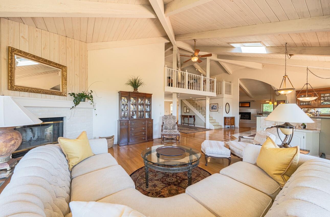Detail Gallery Image 18 of 81 For 15847 Pleasant Valley Ln, Salinas,  CA 93908 - 4 Beds | 3 Baths