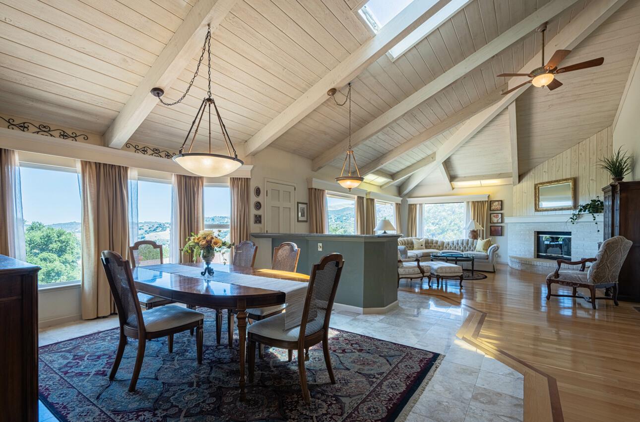 Detail Gallery Image 21 of 81 For 15847 Pleasant Valley Ln, Salinas,  CA 93908 - 4 Beds | 3 Baths
