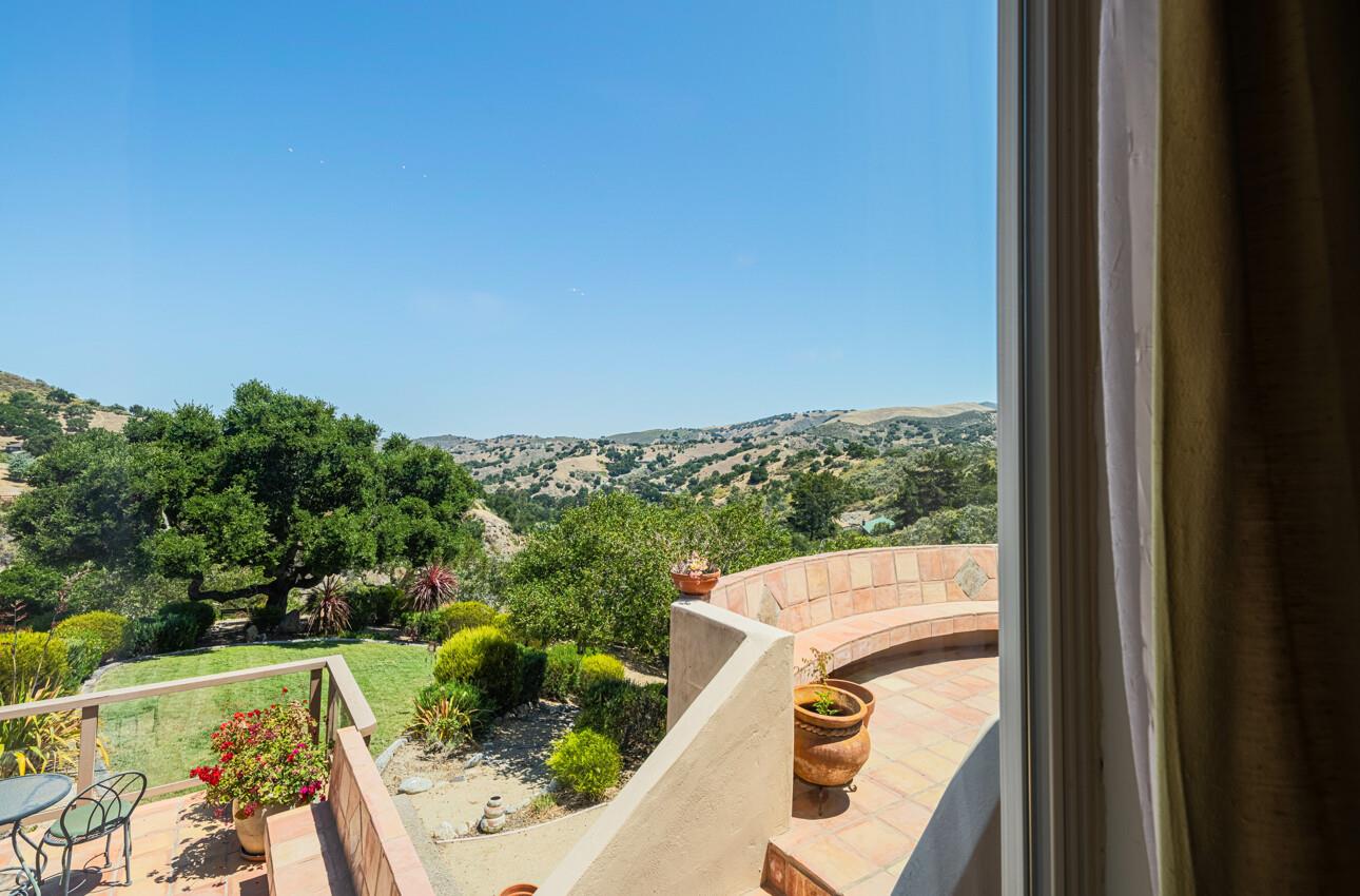 Detail Gallery Image 22 of 81 For 15847 Pleasant Valley Ln, Salinas,  CA 93908 - 4 Beds | 3 Baths