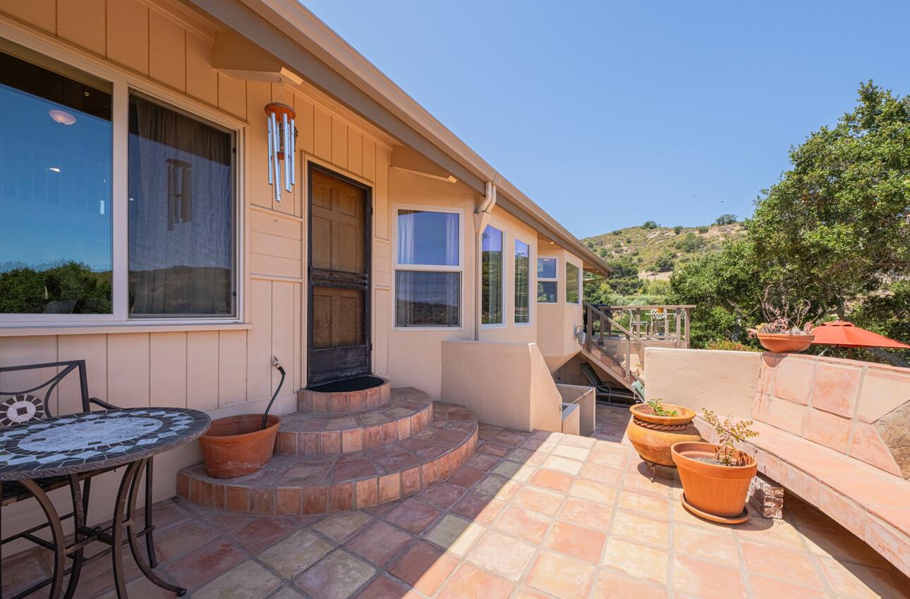 Detail Gallery Image 23 of 81 For 15847 Pleasant Valley Ln, Salinas,  CA 93908 - 4 Beds | 3 Baths