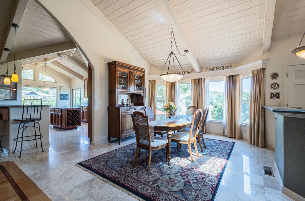 Detail Gallery Image 25 of 81 For 15847 Pleasant Valley Ln, Salinas,  CA 93908 - 4 Beds | 3 Baths