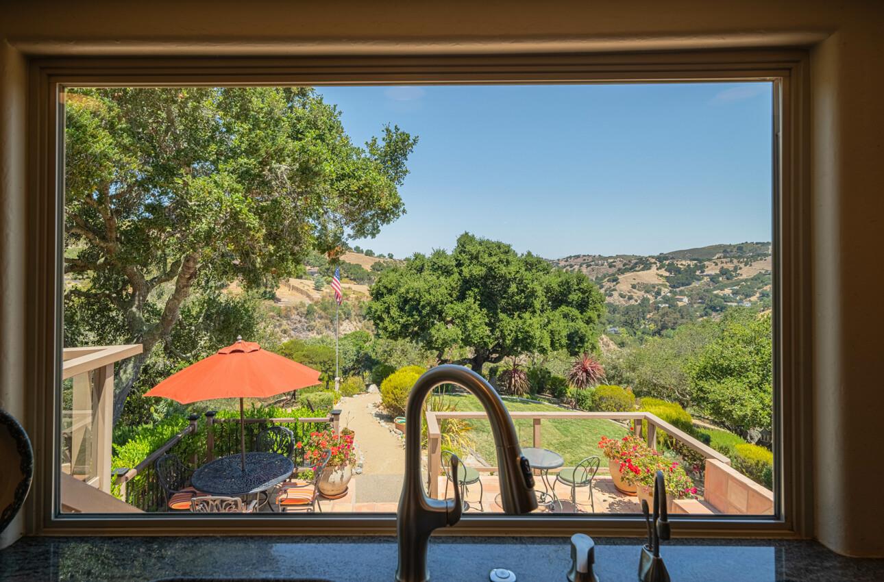 Detail Gallery Image 30 of 81 For 15847 Pleasant Valley Ln, Salinas,  CA 93908 - 4 Beds | 3 Baths