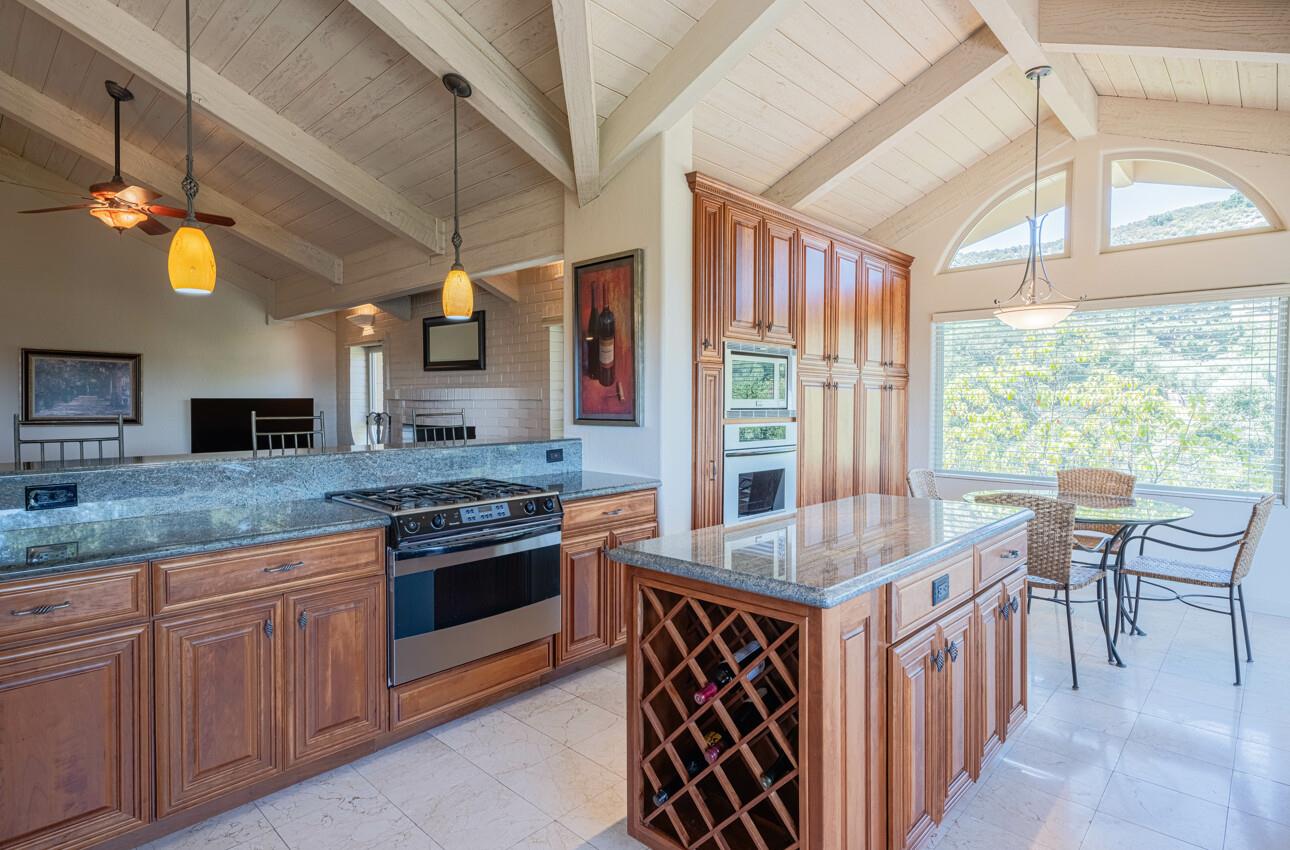 Detail Gallery Image 31 of 81 For 15847 Pleasant Valley Ln, Salinas,  CA 93908 - 4 Beds | 3 Baths