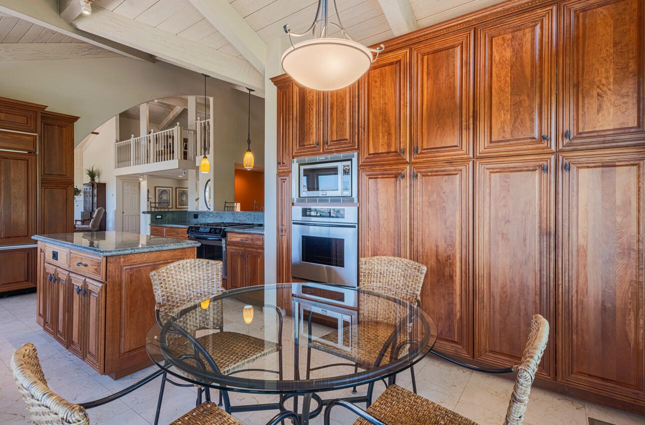 Detail Gallery Image 32 of 81 For 15847 Pleasant Valley Ln, Salinas,  CA 93908 - 4 Beds | 3 Baths