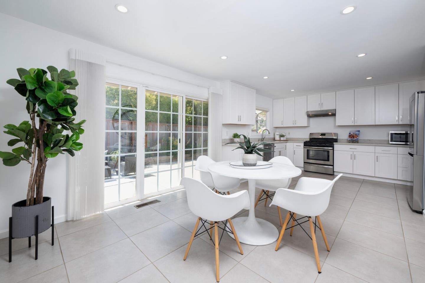 Detail Gallery Image 15 of 39 For 855 Mosswood Ln, Millbrae,  CA 94030 - 3 Beds | 2 Baths