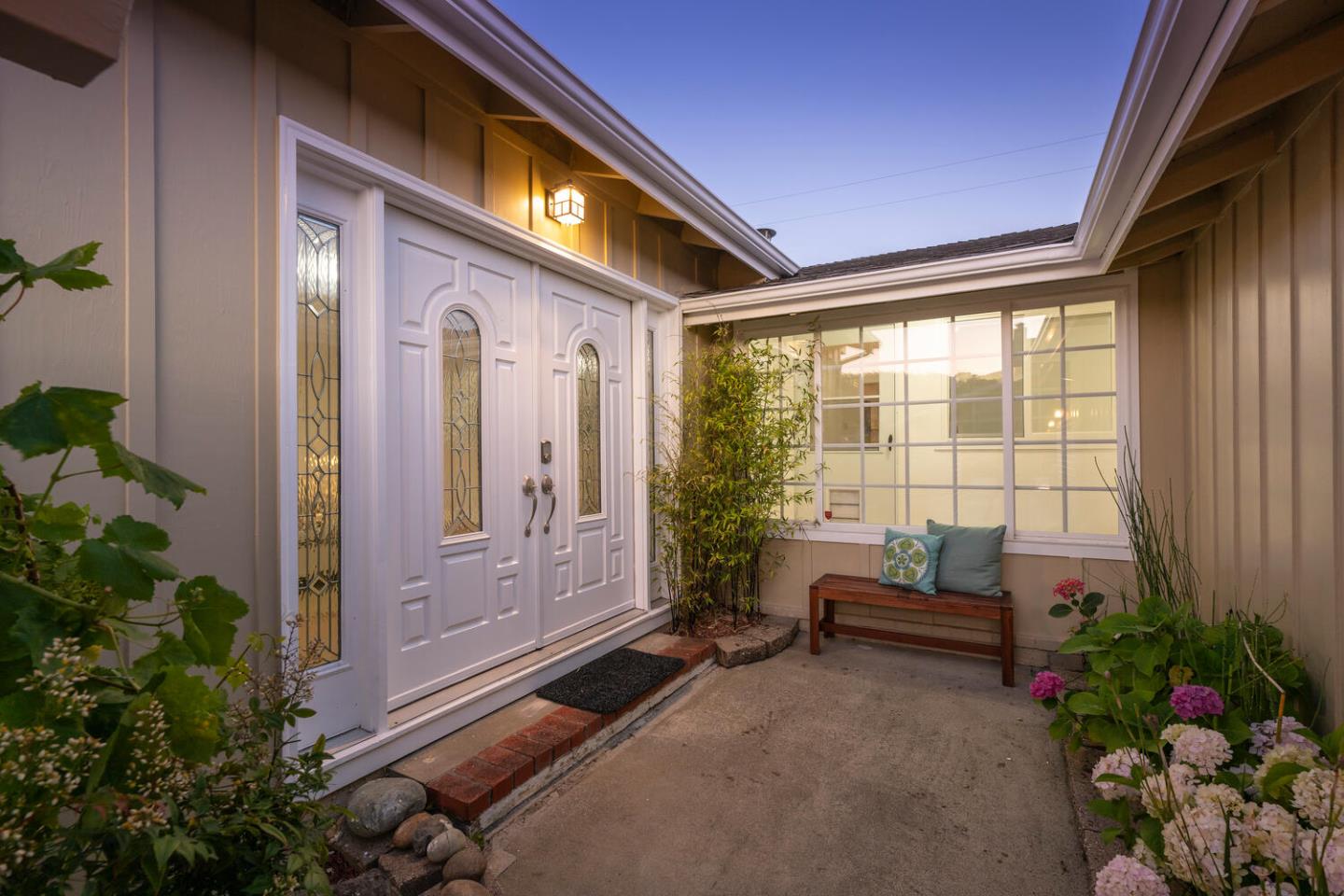 Detail Gallery Image 2 of 39 For 855 Mosswood Ln, Millbrae,  CA 94030 - 3 Beds | 2 Baths