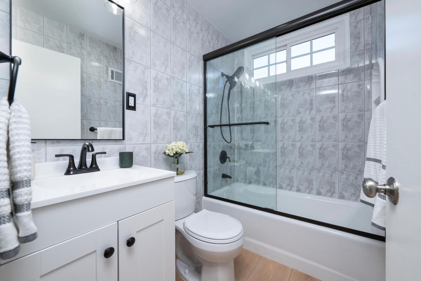 Detail Gallery Image 21 of 39 For 855 Mosswood Ln, Millbrae,  CA 94030 - 3 Beds | 2 Baths