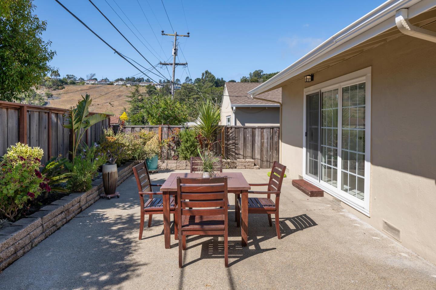 Detail Gallery Image 24 of 39 For 855 Mosswood Ln, Millbrae,  CA 94030 - 3 Beds | 2 Baths