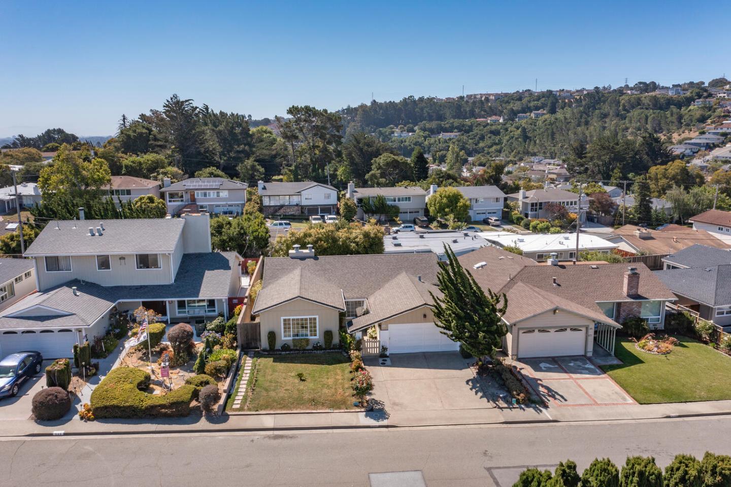 Detail Gallery Image 28 of 39 For 855 Mosswood Ln, Millbrae,  CA 94030 - 3 Beds | 2 Baths